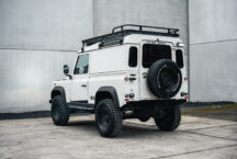 Land Rover Defender 22