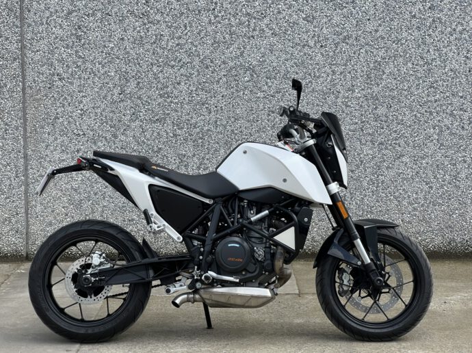 KTM 690 Duke White